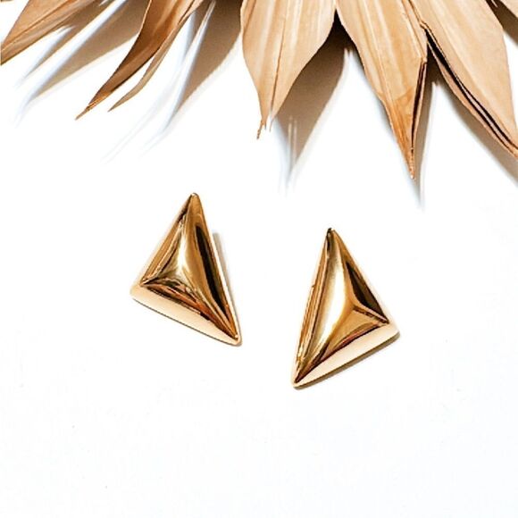 Gold geo stud earrings N414 - Picture 3 of 5